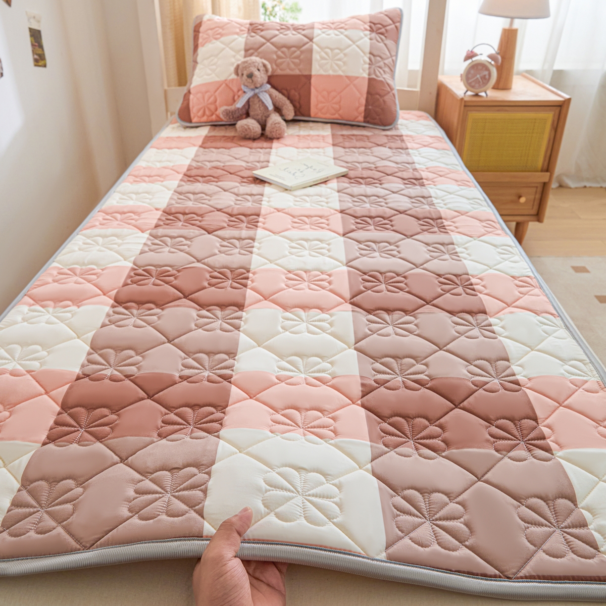 91家纺网 家纺一手货源 找家纺 （总）芬晴家纺 2025新款A类大豆格子床垫-学生床