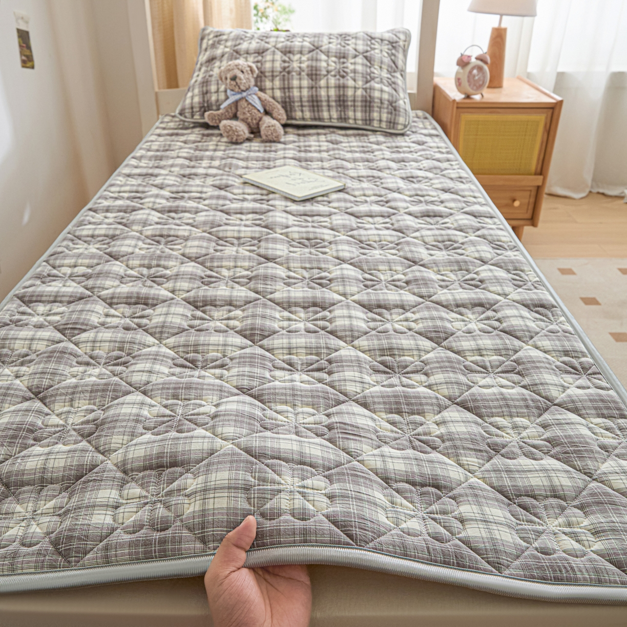 91家纺网 家纺一手货源 找家纺 （总）芬晴家纺 2025新款A类大豆格子床垫-学生床