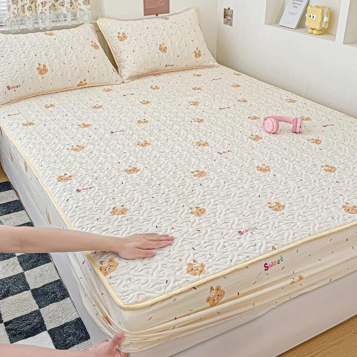 91家纺网 家纺一手货源 找家纺 纽缦家纺 2025春夏新款夹棉床笠单床笠 小熊冰淇淋