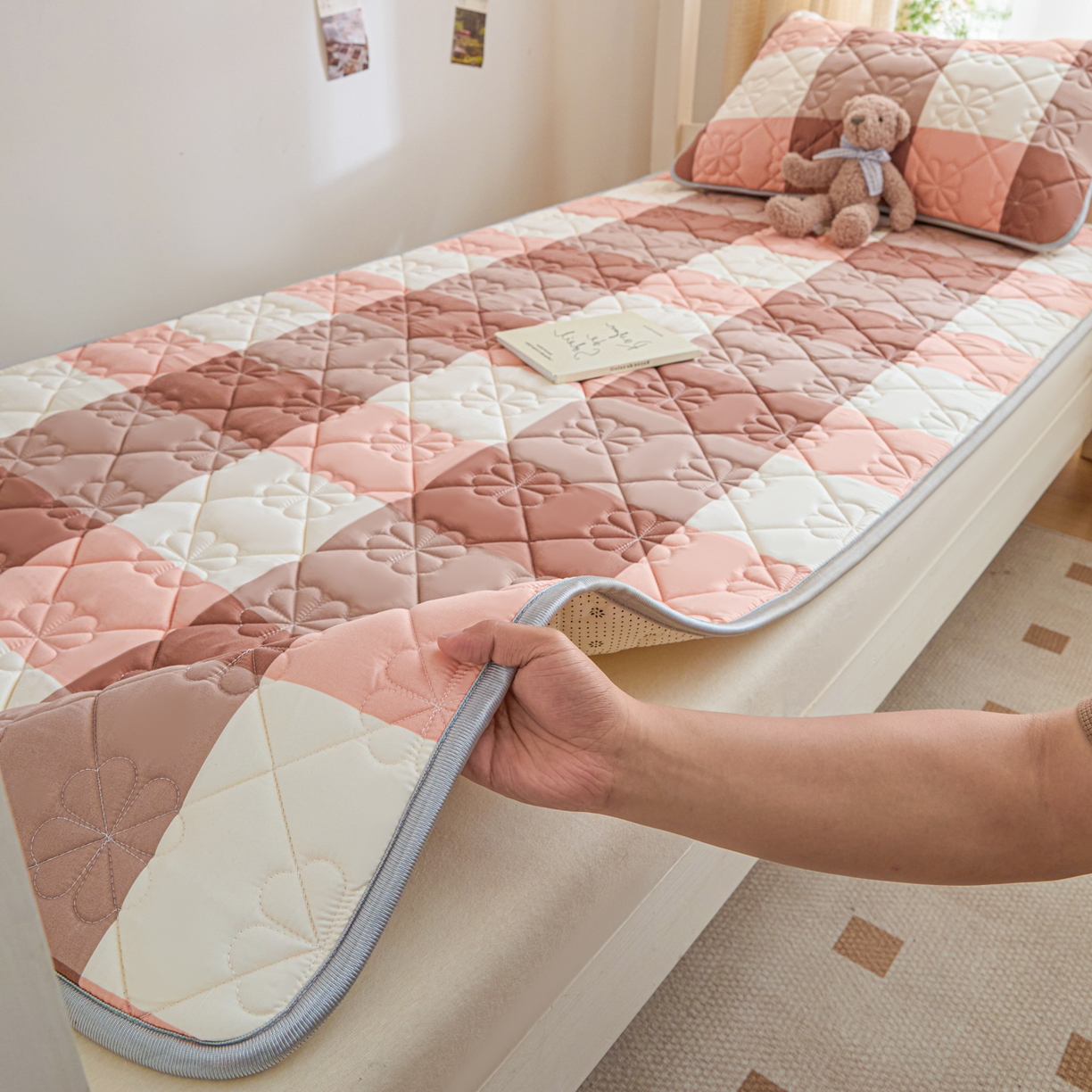 91家纺网 家纺一手货源 找家纺 芬晴家纺 2025新款A类大豆格子床垫-学生床 橙大格