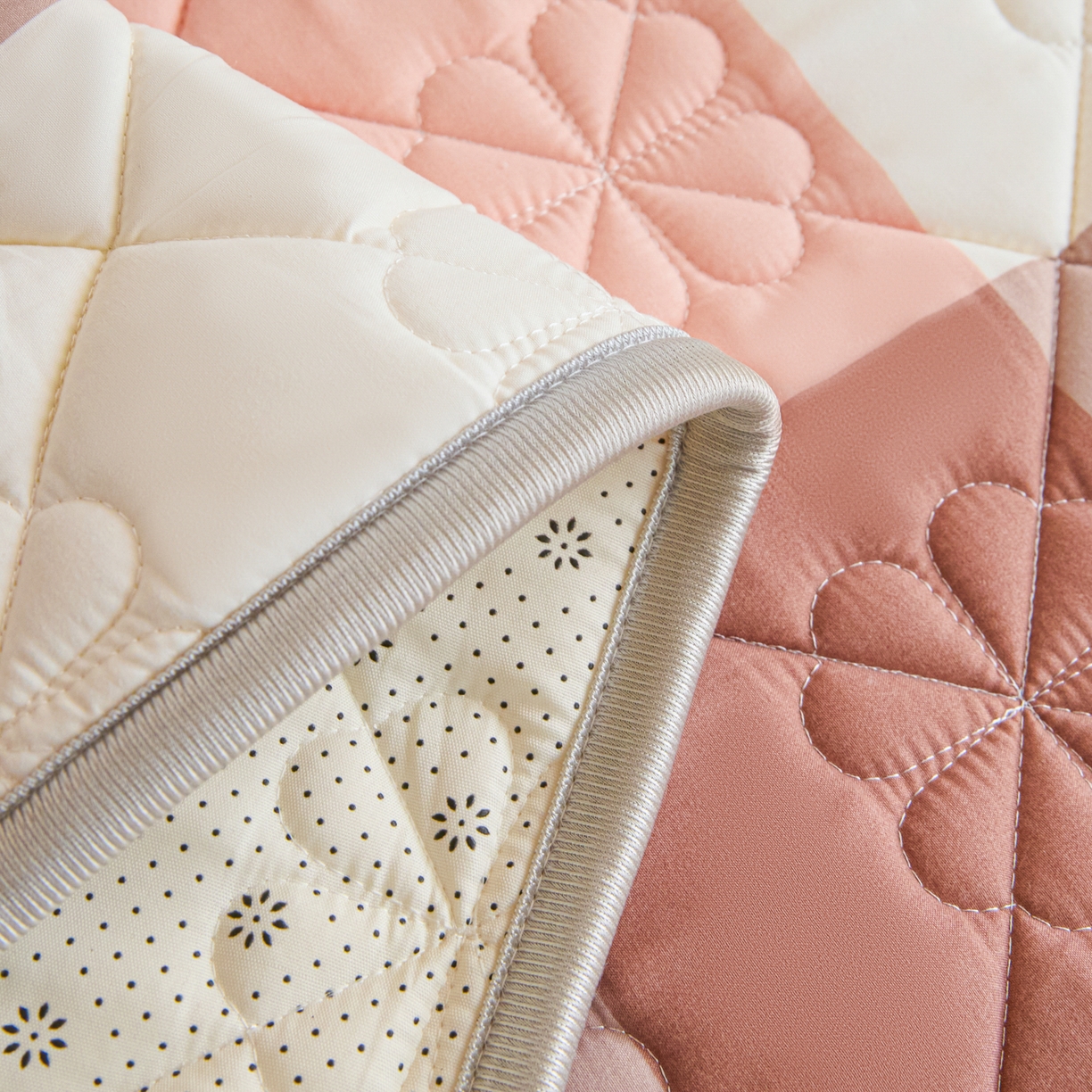 91家纺网 家纺一手货源 找家纺 芬晴家纺 2025新款A类大豆格子床垫-学生床 橙大格