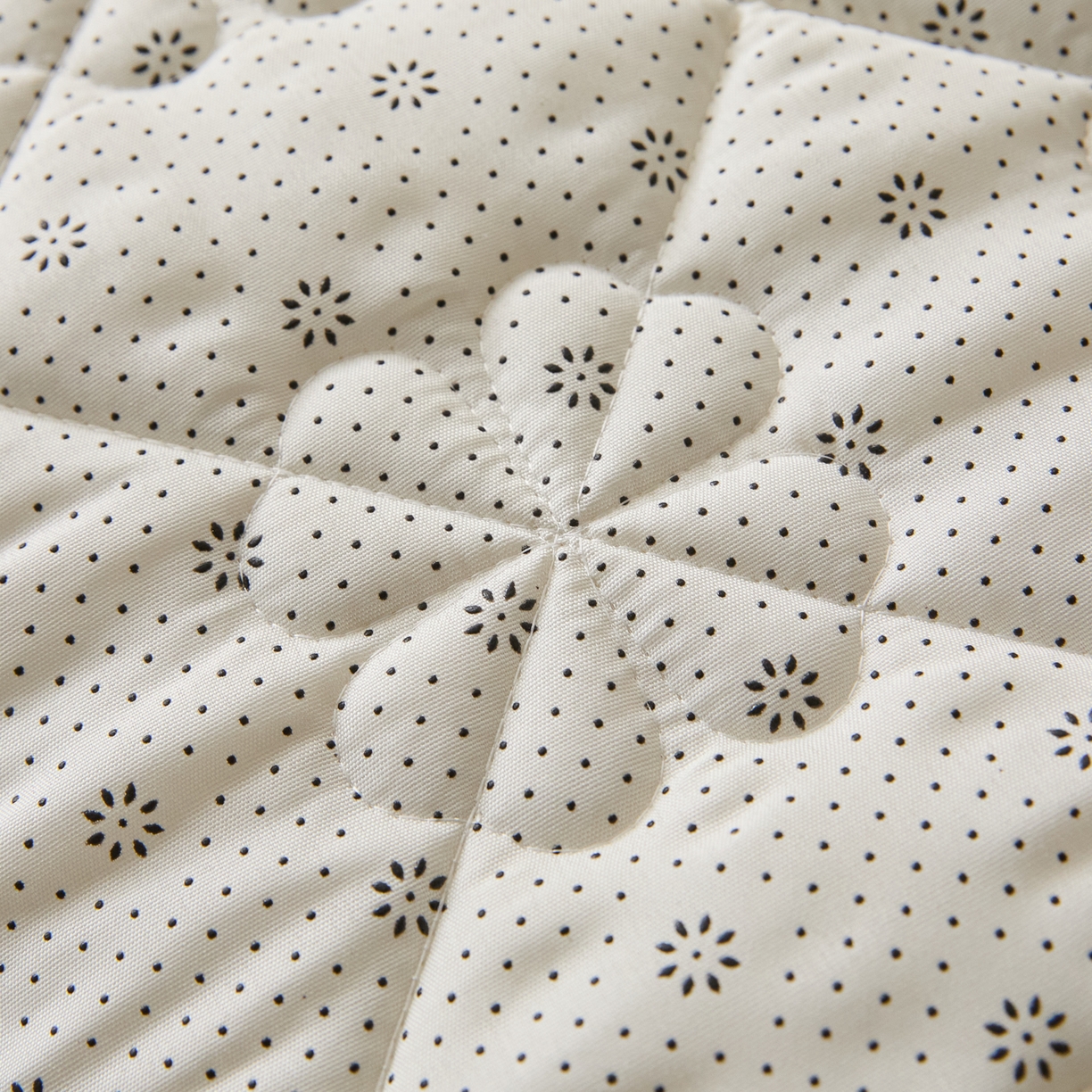 91家纺网 家纺一手货源 找家纺 芬晴家纺 2025新款A类大豆格子床垫-学生床 简夕兰