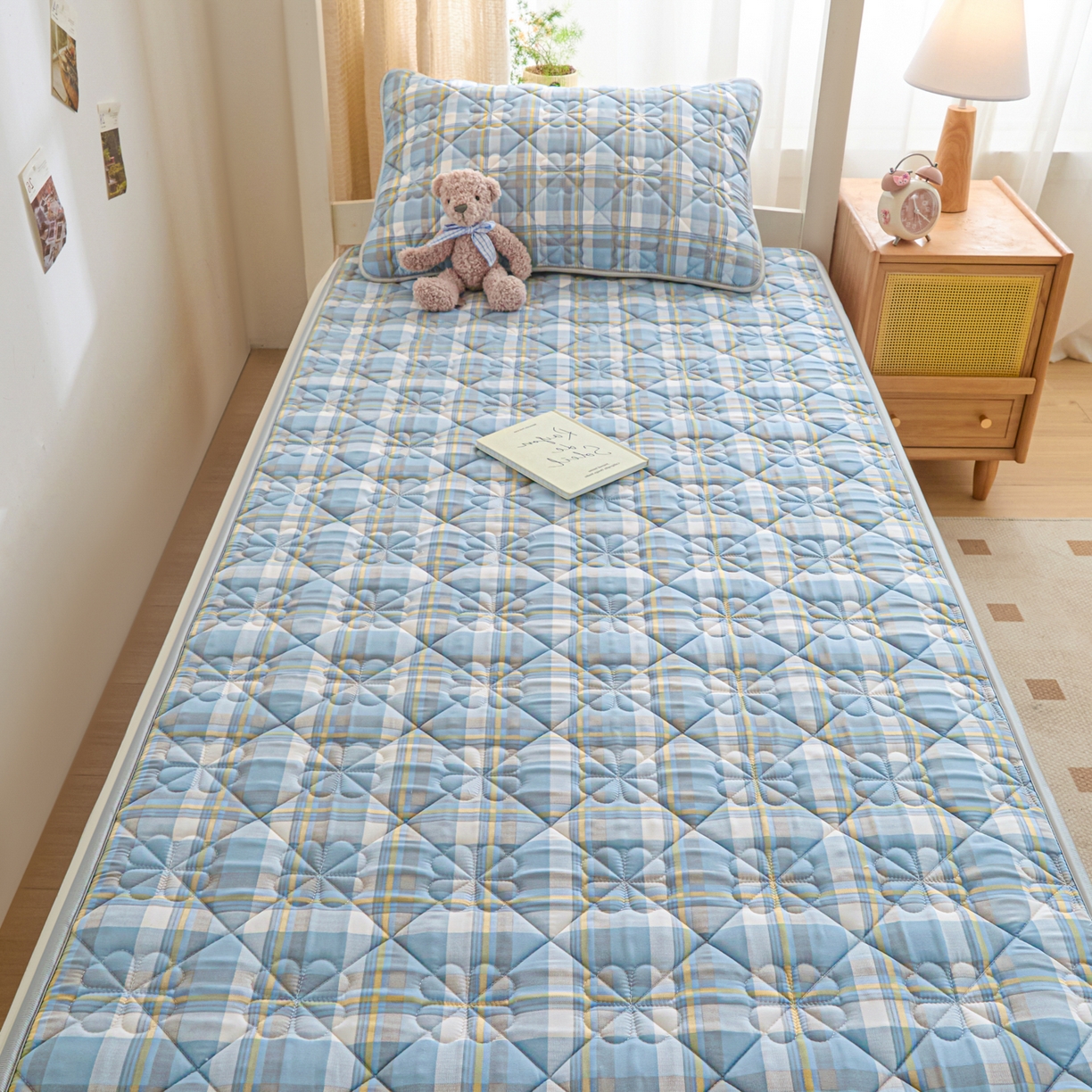 91家纺网 家纺一手货源 找家纺 芬晴家纺 2025新款A类大豆格子床垫-学生床 简夕兰