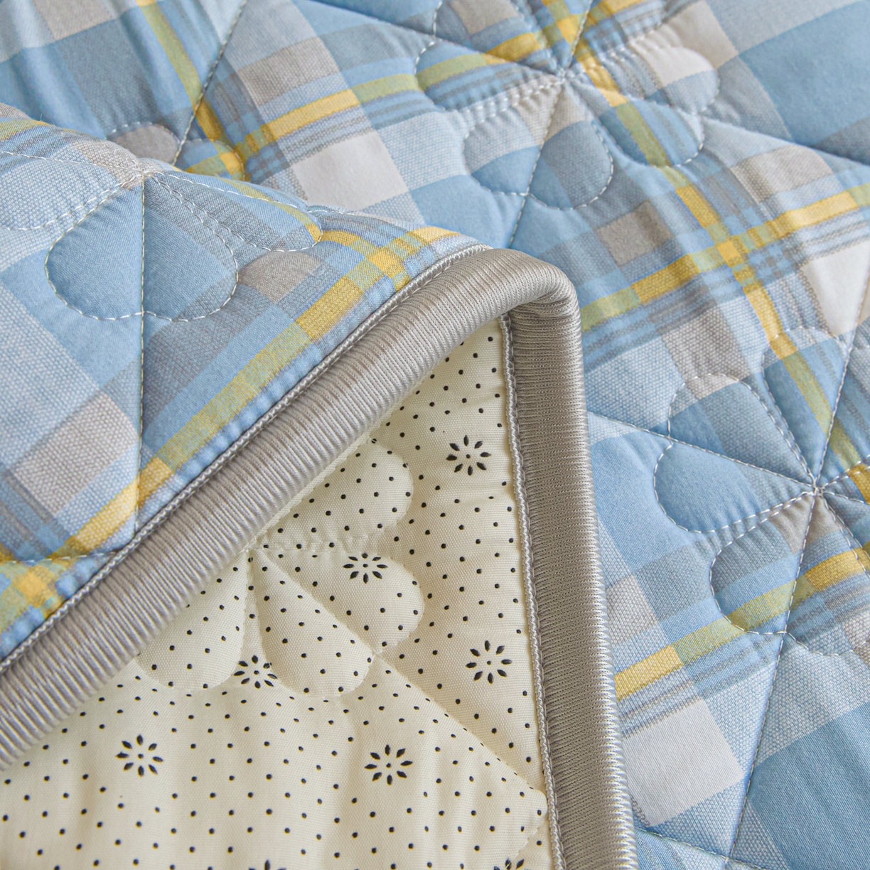 91家纺网 家纺一手货源 找家纺 芬晴家纺 2025新款A类大豆格子床垫-学生床 简夕兰