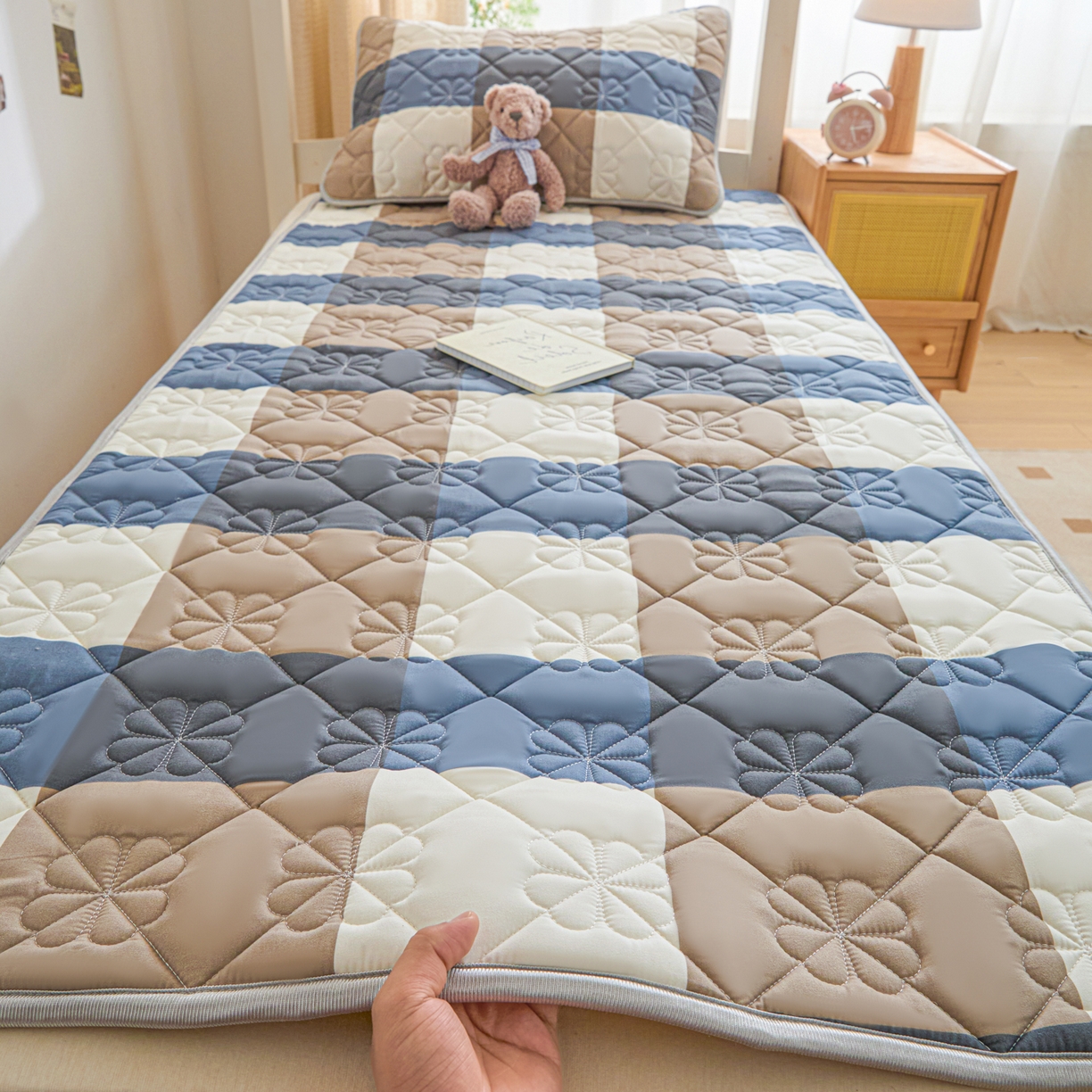 芬晴家纺 2025新款A类大豆格子床垫-学生床 蓝大格