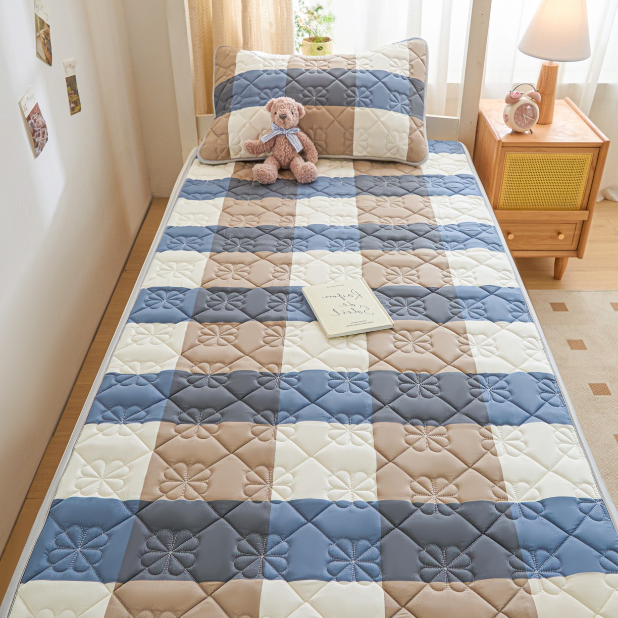 91家纺网 家纺一手货源 找家纺 芬晴家纺 2025新款A类大豆格子床垫-学生床 蓝大格