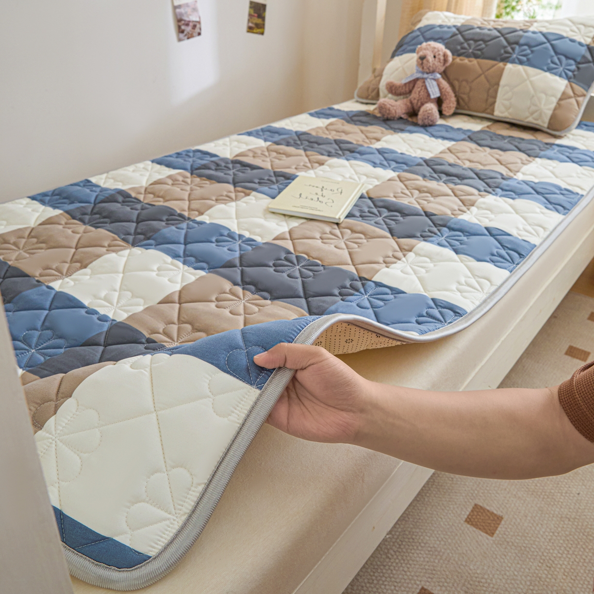 91家纺网 家纺一手货源 找家纺 芬晴家纺 2025新款A类大豆格子床垫-学生床 蓝大格