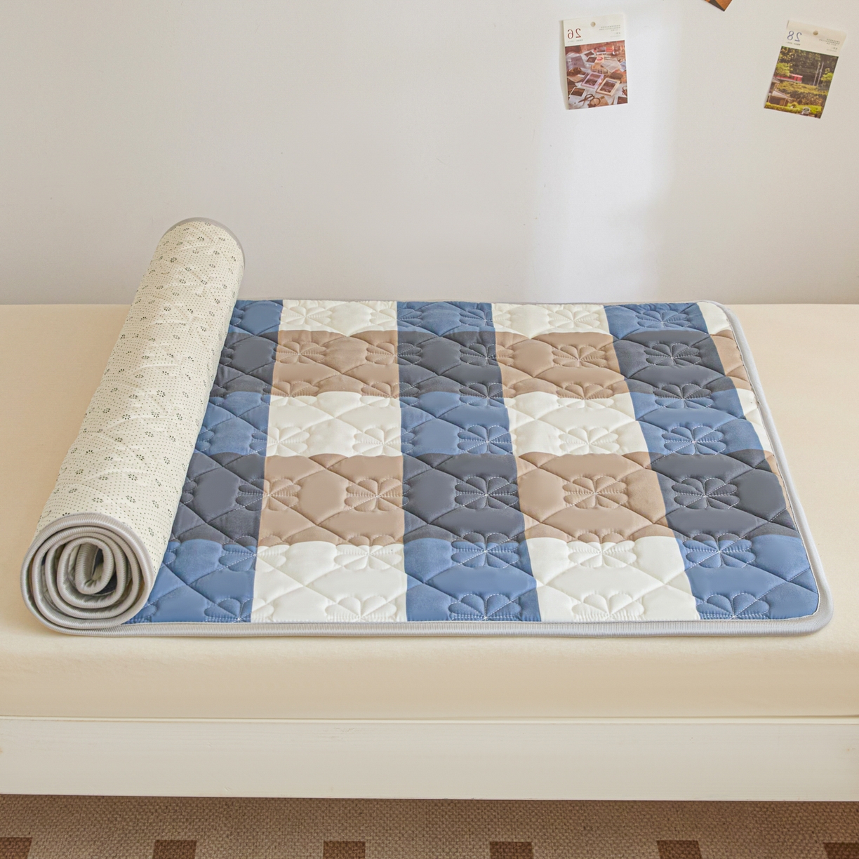 91家纺网 家纺一手货源 找家纺 芬晴家纺 2025新款A类大豆格子床垫-学生床 蓝大格