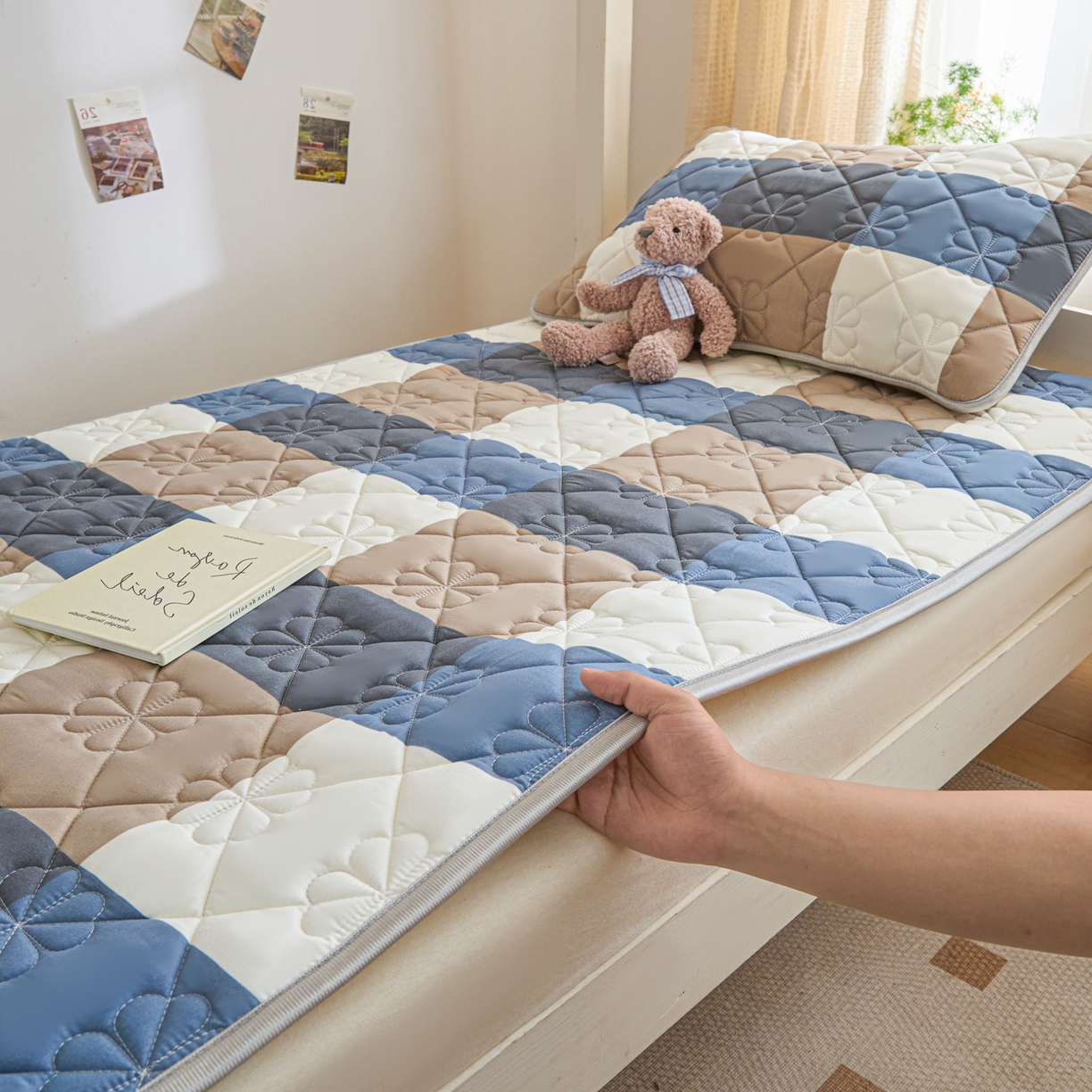 91家纺网 家纺一手货源 找家纺 芬晴家纺 2025新款A类大豆格子床垫-学生床 蓝大格