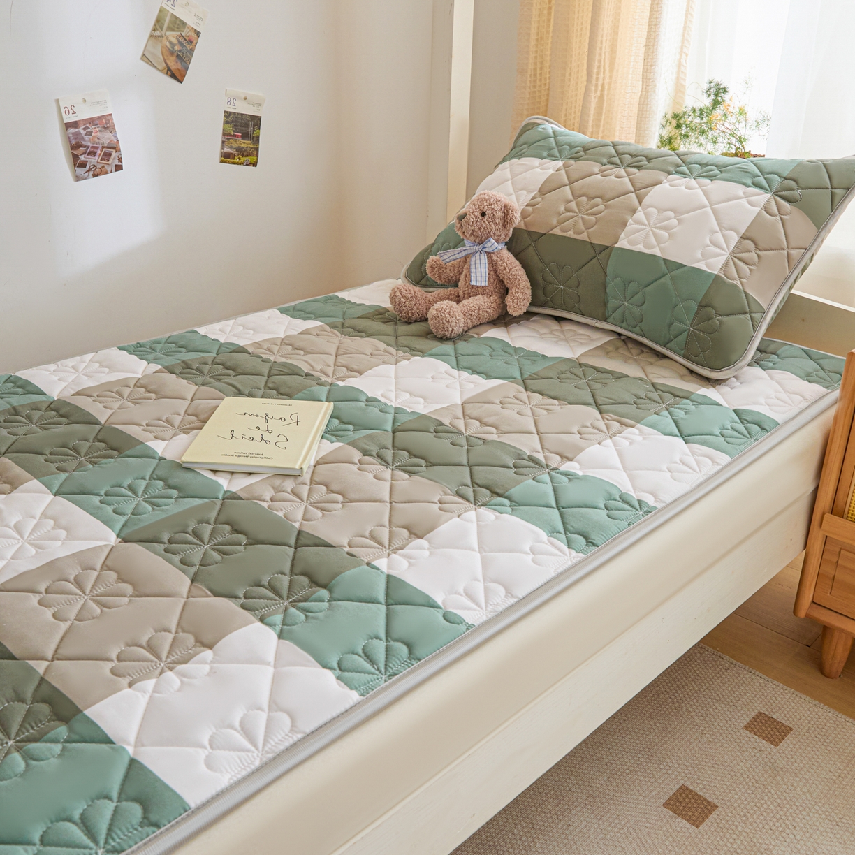 91家纺网 家纺一手货源 找家纺 芬晴家纺 2025新款A类大豆格子床垫-学生床 绿大格