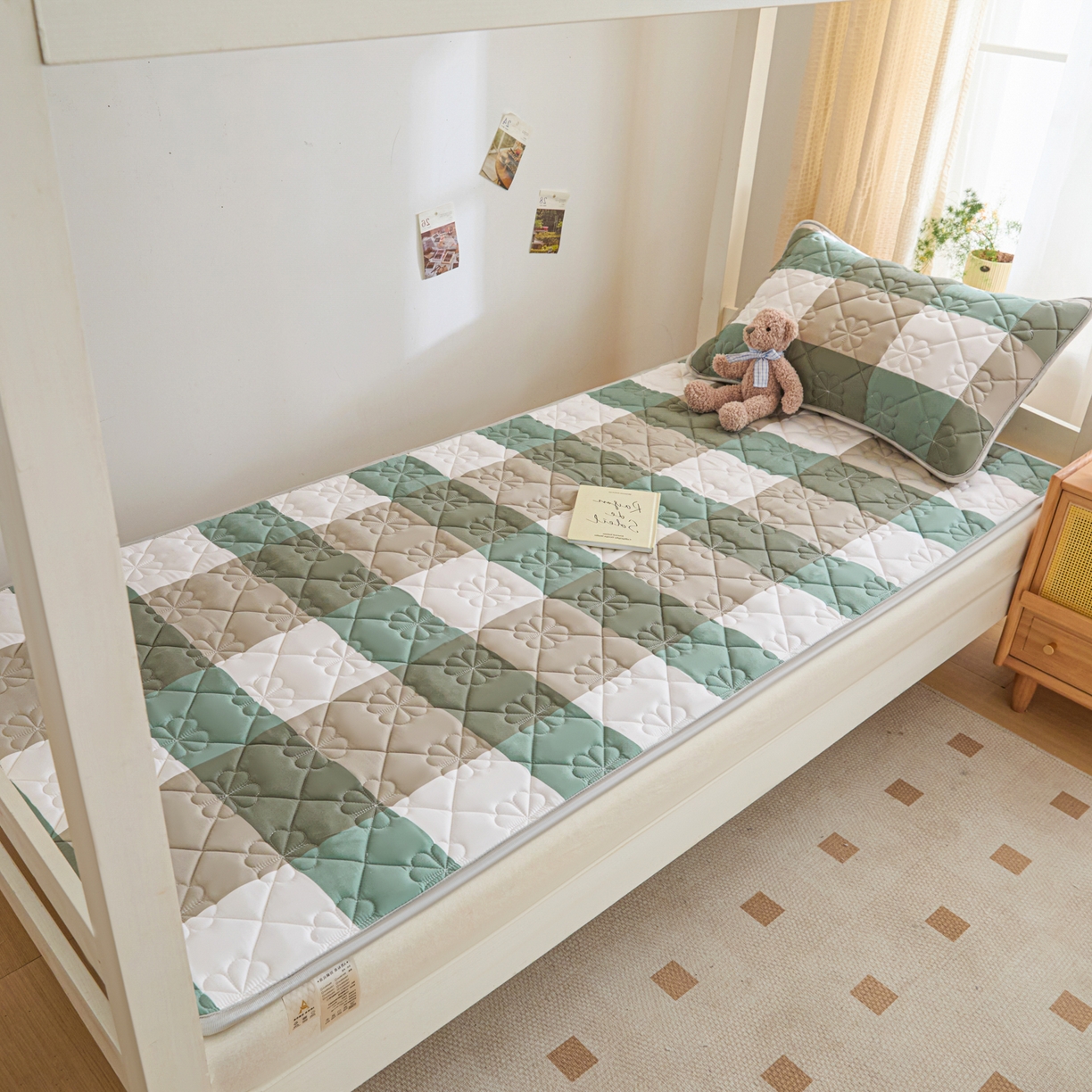 91家纺网 家纺一手货源 找家纺 芬晴家纺 2025新款A类大豆格子床垫-学生床 绿大格