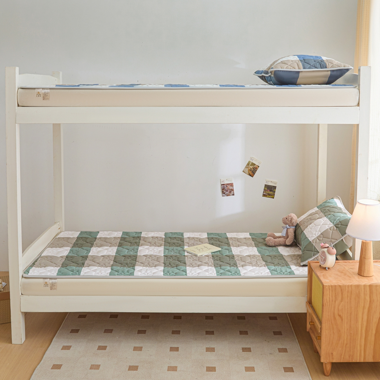 91家纺网 家纺一手货源 找家纺 芬晴家纺 2025新款A类大豆格子床垫-学生床 绿大格