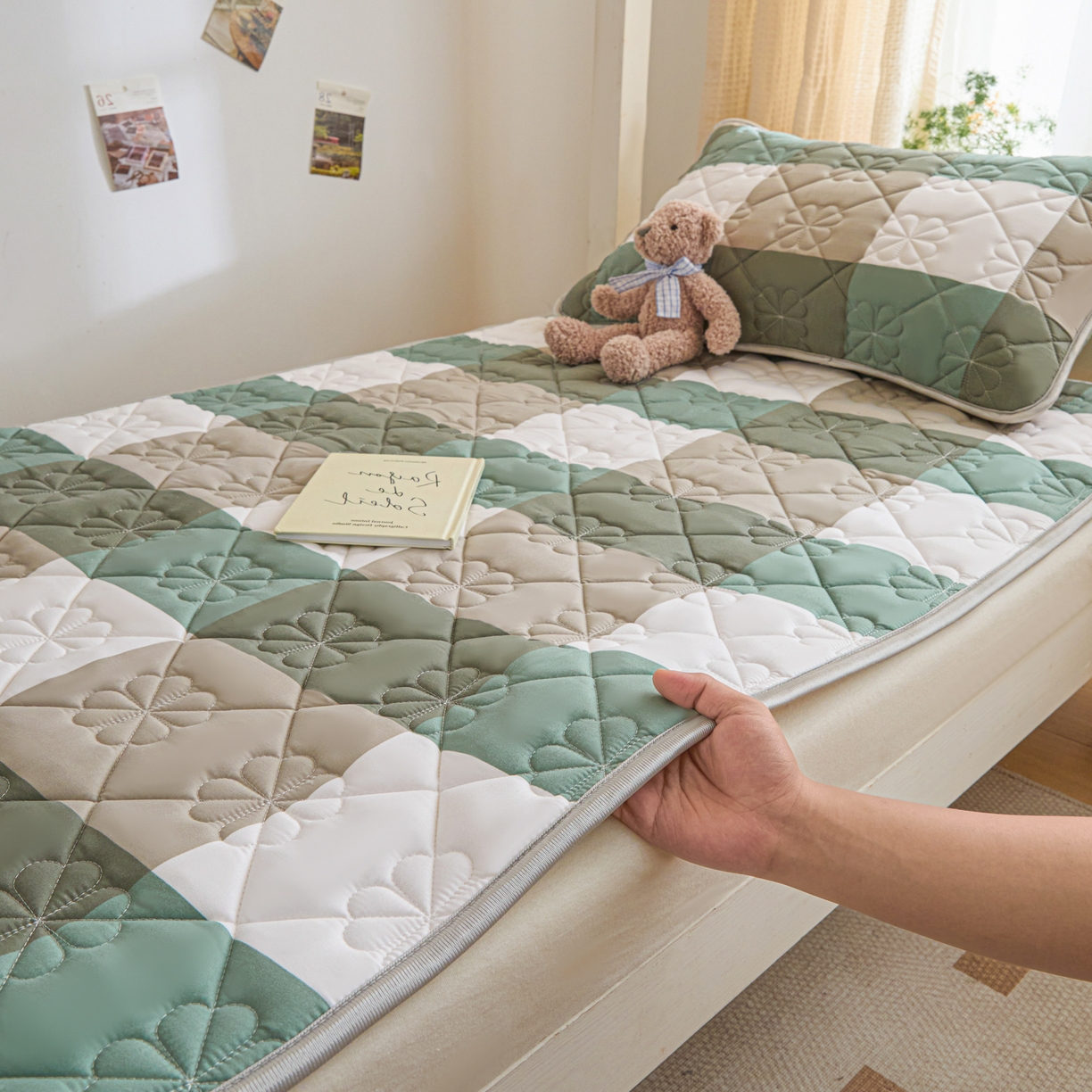 91家纺网 家纺一手货源 找家纺 芬晴家纺 2025新款A类大豆格子床垫-学生床 绿大格