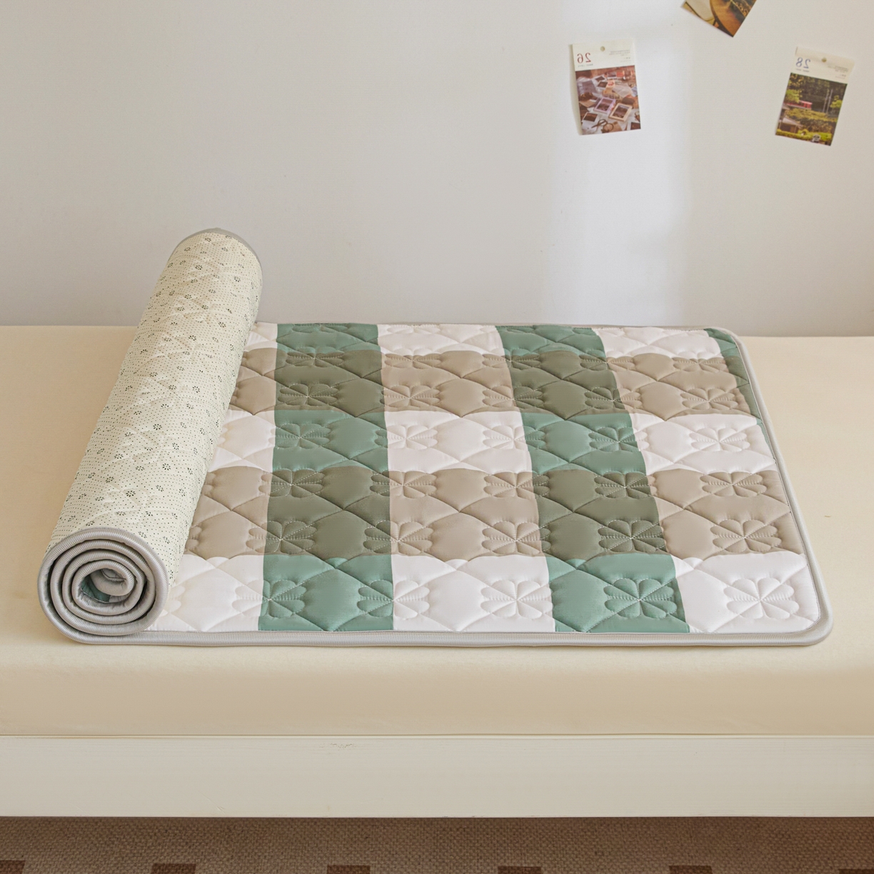 91家纺网 家纺一手货源 找家纺 芬晴家纺 2025新款A类大豆格子床垫-学生床 绿大格