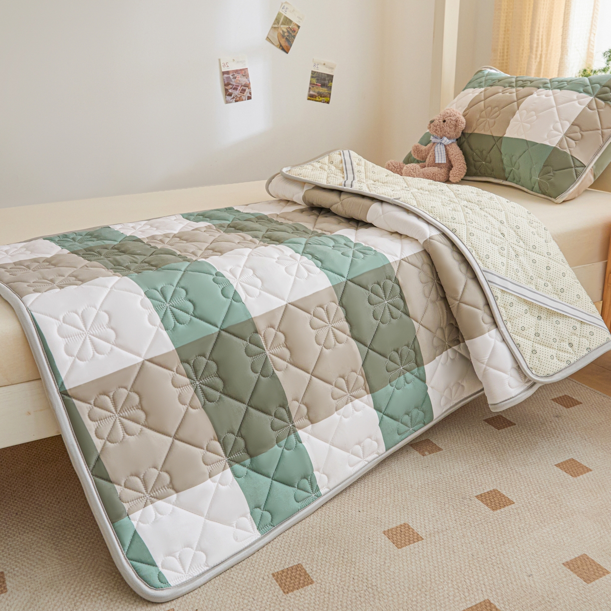 91家纺网 家纺一手货源 找家纺 芬晴家纺 2025新款A类大豆格子床垫-学生床 绿大格