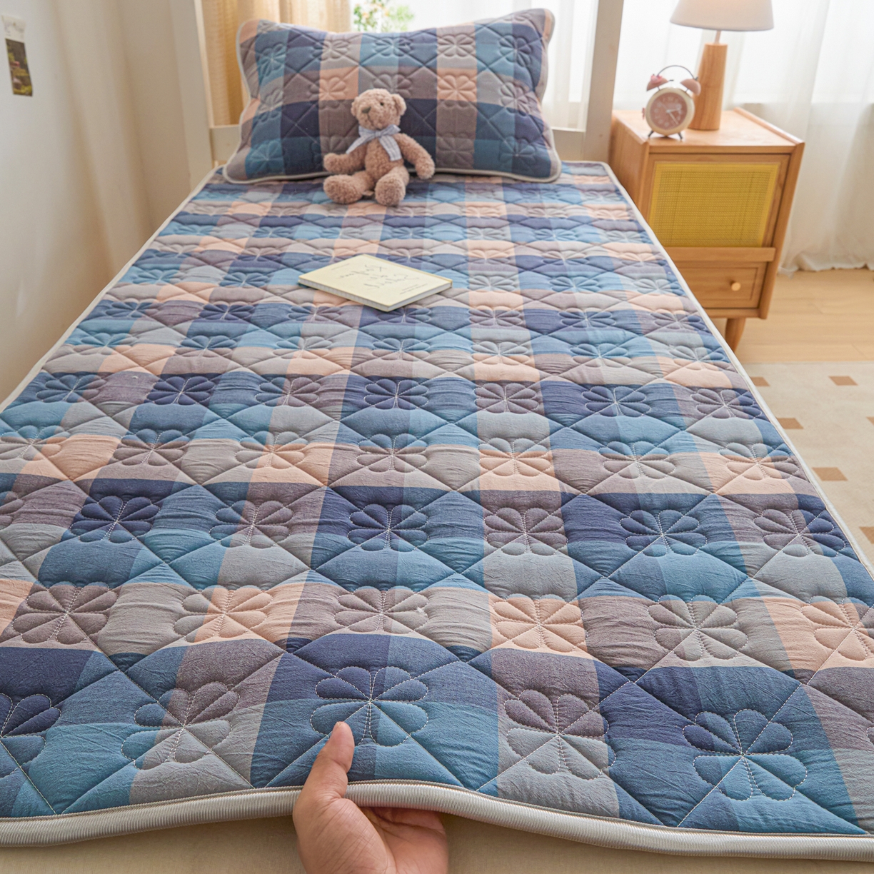 芬晴家纺 2025新款A类大豆格子床垫-学生床 英伦