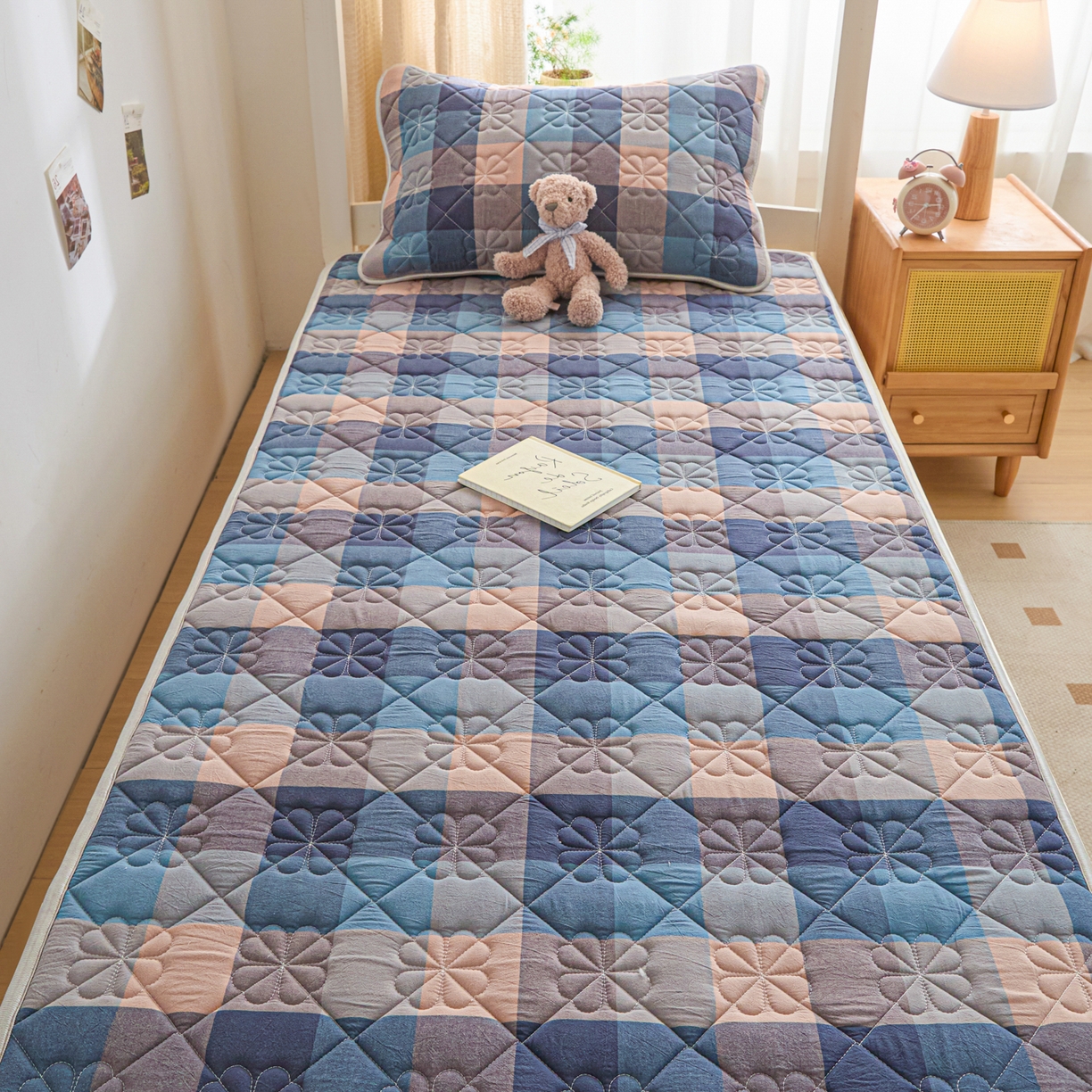 91家纺网 家纺一手货源 找家纺 芬晴家纺 2025新款A类大豆格子床垫-学生床 英伦