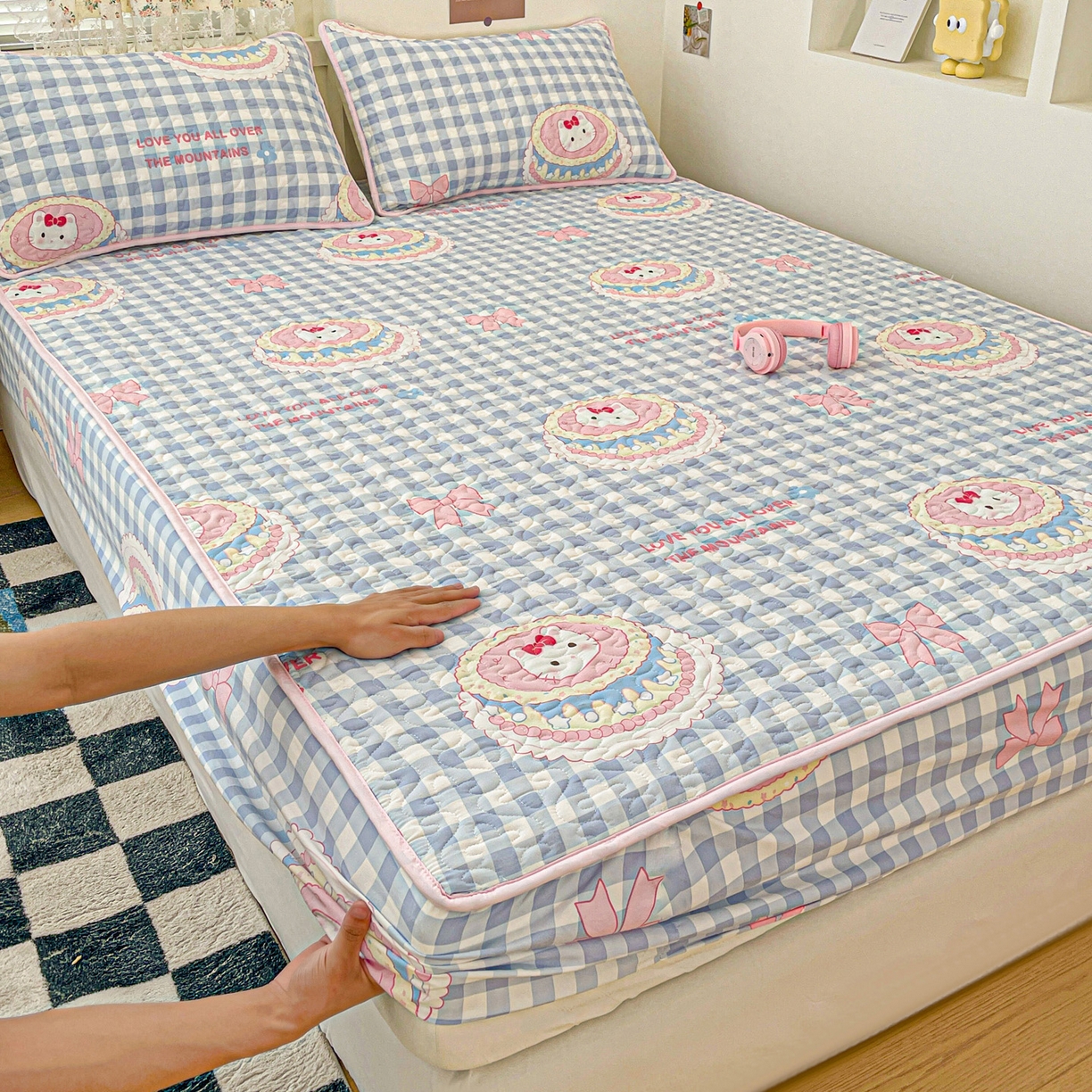 91家纺网 家纺一手货源 找家纺 纽缦家纺 2025春夏新款夹棉床笠单床笠 蛋糕蓝格kt