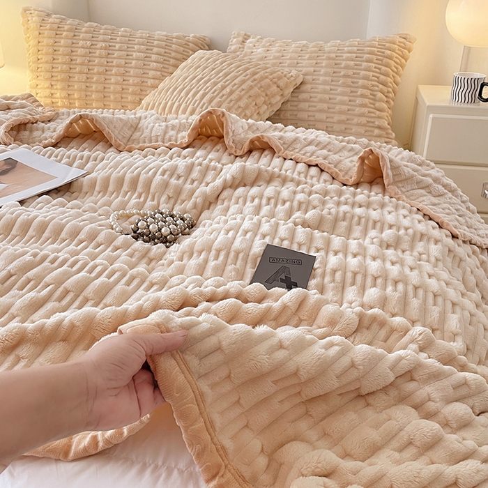 91家纺网 家纺一手货源 找家纺 楼兰公主 2025新款竹节绒毛毯 奶油咖