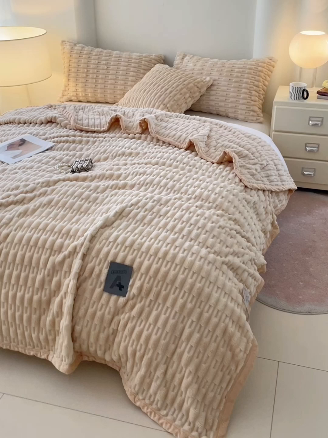 91家纺网 家纺一手货源 找家纺 楼兰公主 2025新款竹节绒毛毯 奶油咖