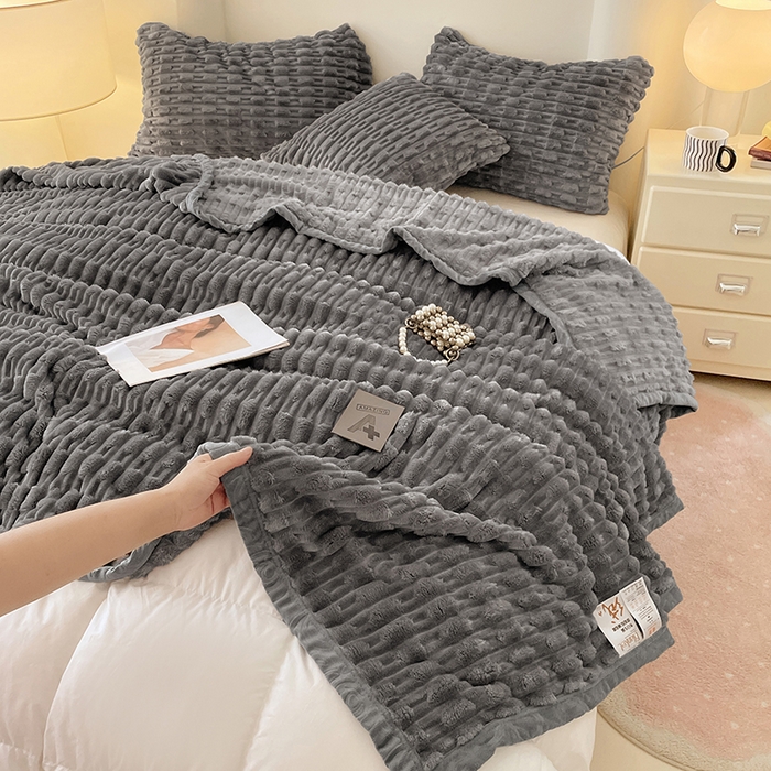 91家纺网 家纺一手货源 找家纺 楼兰公主 2025新款竹节绒毛毯 深灰色