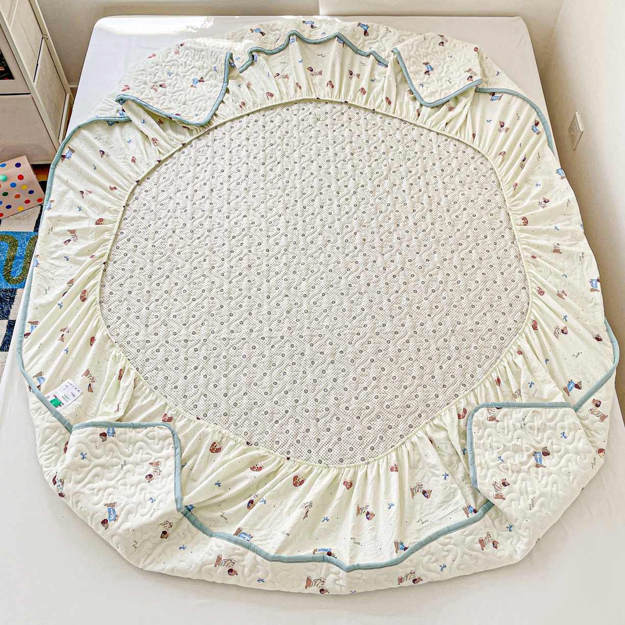 91家纺网 家纺一手货源 找家纺 纽缦家纺 2025春夏新款夹棉床笠单床笠 可可腊肠犬