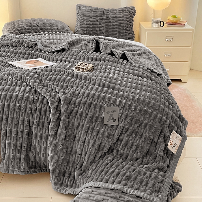 91家纺网 家纺一手货源 找家纺 楼兰公主 2025新款竹节绒毛毯 深灰色