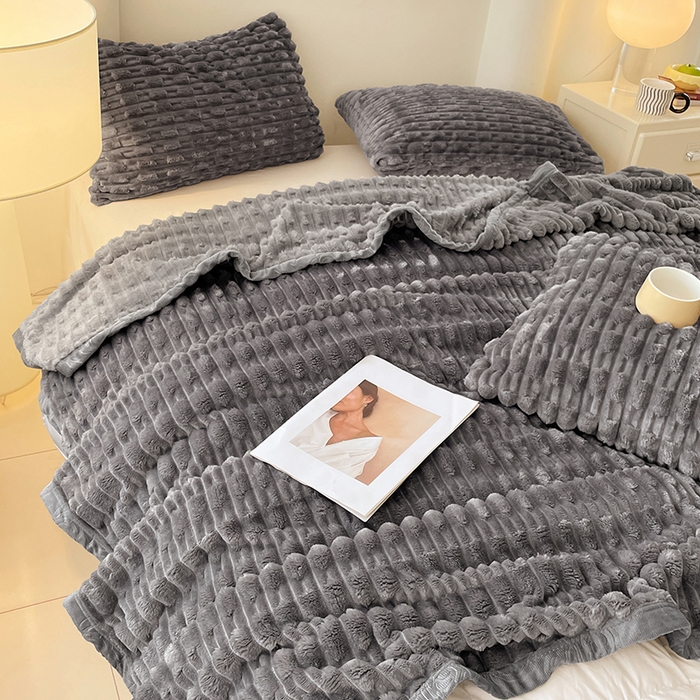 91家纺网 家纺一手货源 找家纺 楼兰公主 2025新款竹节绒毛毯 深灰色