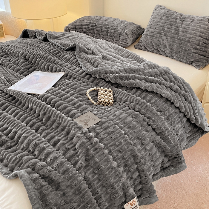 91家纺网 家纺一手货源 找家纺 楼兰公主 2025新款竹节绒毛毯 深灰色