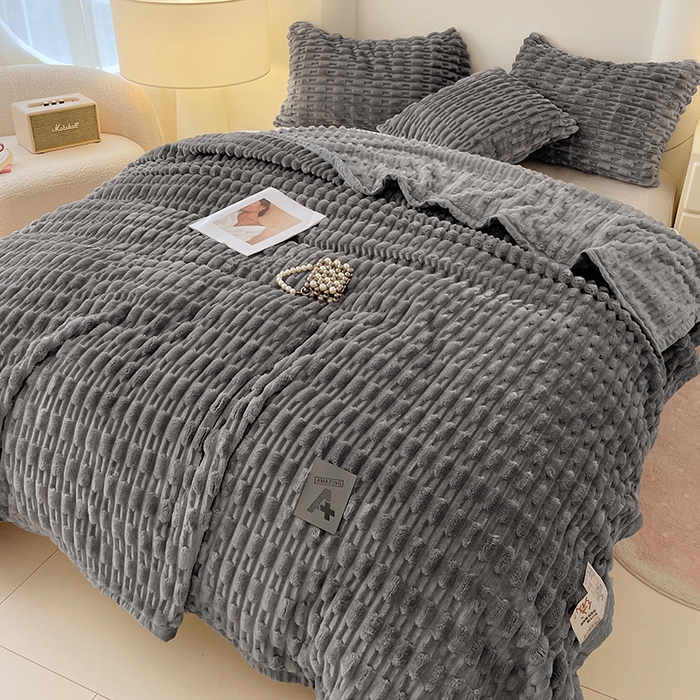 91家纺网 家纺一手货源 找家纺 楼兰公主 2025新款竹节绒毛毯 深灰色