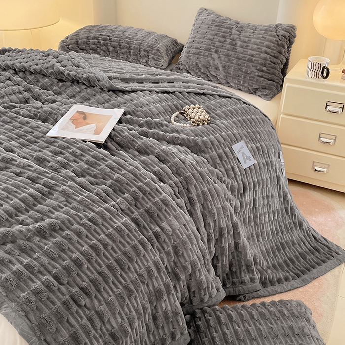 91家纺网 家纺一手货源 找家纺 楼兰公主 2025新款竹节绒毛毯 深灰色