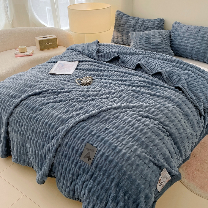 91家纺网 家纺一手货源 找家纺 楼兰公主 2025新款竹节绒毛毯 烟雾蓝