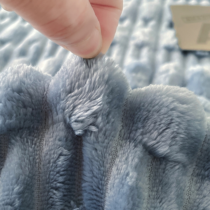 91家纺网 家纺一手货源 找家纺 楼兰公主 2025新款竹节绒毛毯 烟雾蓝