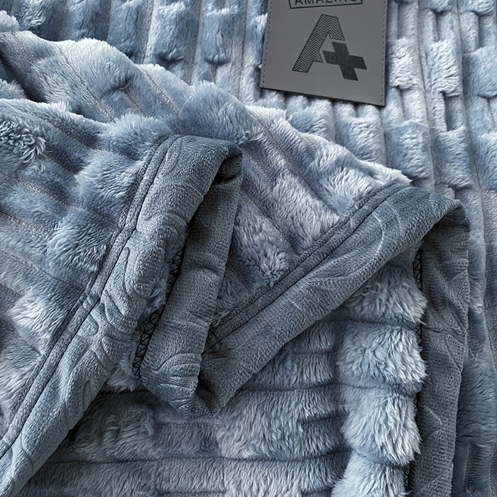 91家纺网 家纺一手货源 找家纺 楼兰公主 2025新款竹节绒毛毯 烟雾蓝
