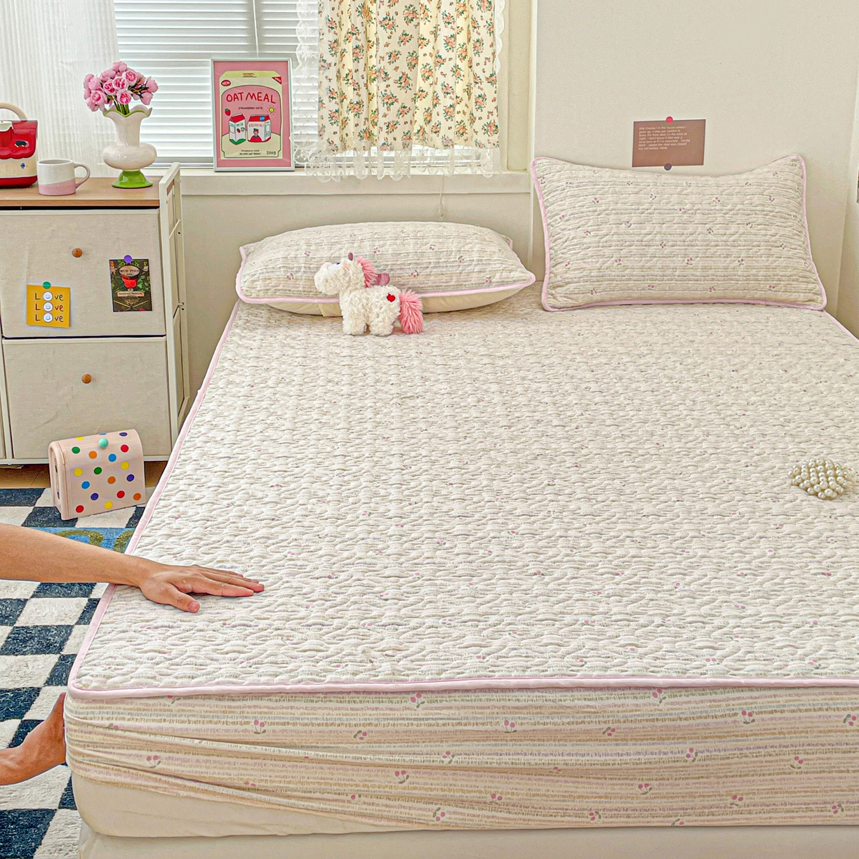 91家纺网 家纺一手货源 找家纺 纽缦家纺 2025春夏新款夹棉床笠单床笠 甜樱恋曲