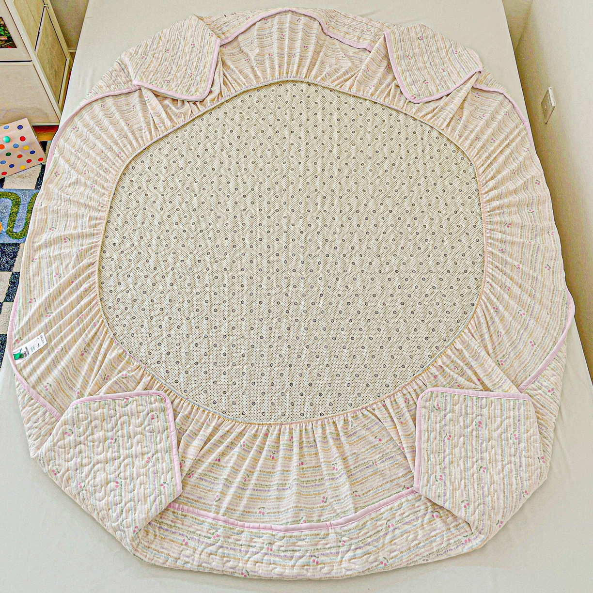 91家纺网 家纺一手货源 找家纺 纽缦家纺 2025春夏新款夹棉床笠单床笠 甜樱恋曲