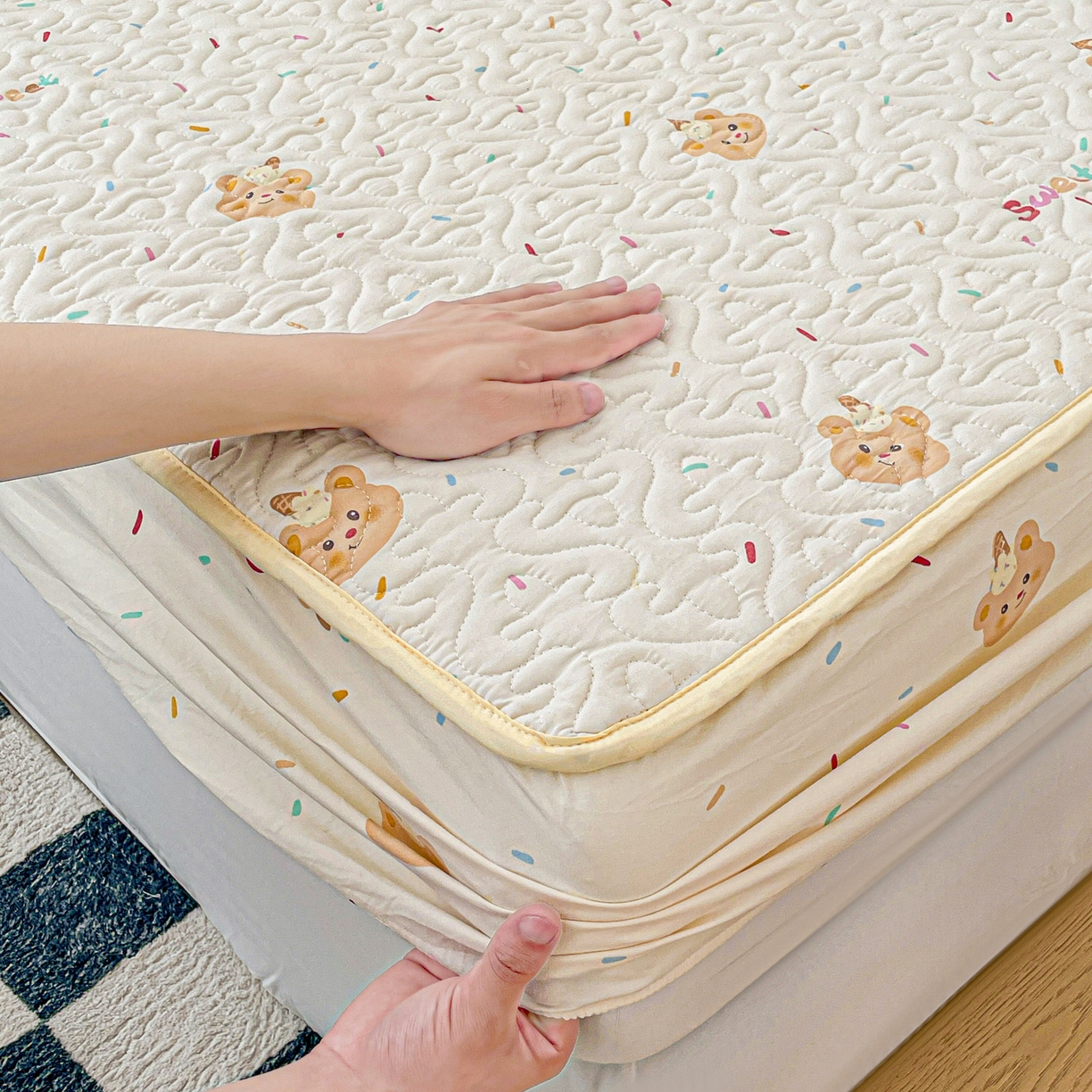 91家纺网 家纺一手货源 找家纺 纽缦家纺 2025春夏新款夹棉床笠单床笠 小熊冰淇淋