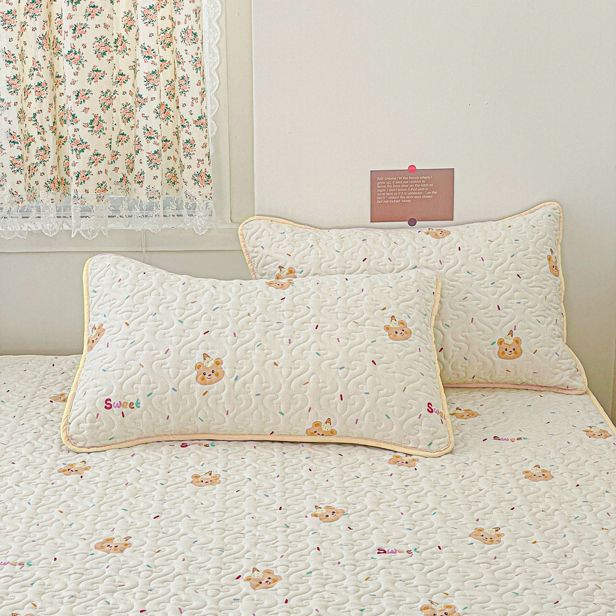 91家纺网 家纺一手货源 找家纺 纽缦家纺 2025春夏新款夹棉床笠单床笠 小熊冰淇淋