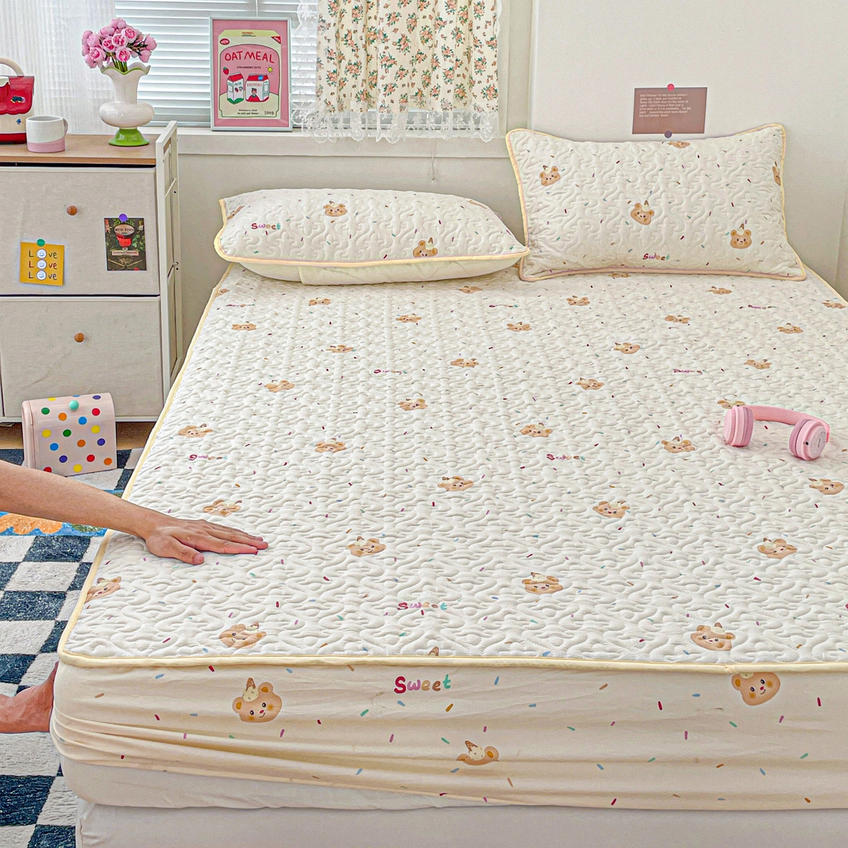 91家纺网 家纺一手货源 找家纺 纽缦家纺 2025春夏新款夹棉床笠单床笠 小熊冰淇淋