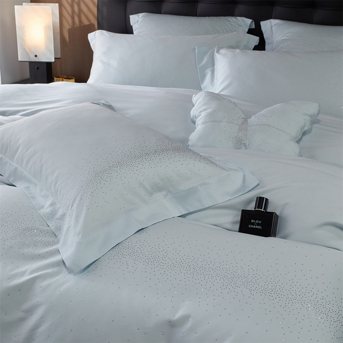 91家纺网 家纺一手货源 找家纺 鼎飞2025新款长绒棉烫钻四件套 皇家梦境-水雾蓝