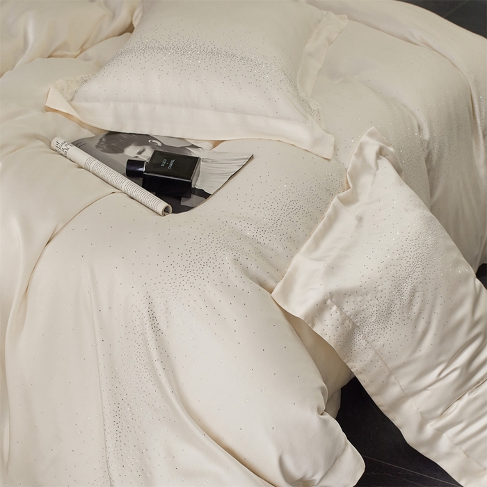 91家纺网 家纺一手货源 找家纺 鼎飞2025新款长绒棉烫钻四件套 皇家梦境-象牙米