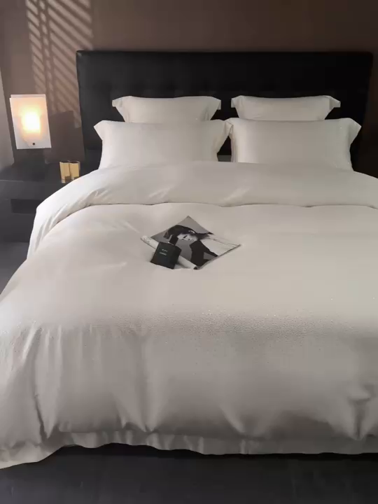 91家纺网 家纺一手货源 找家纺 鼎飞2025新款长绒棉烫钻四件套 皇家梦境-象牙米