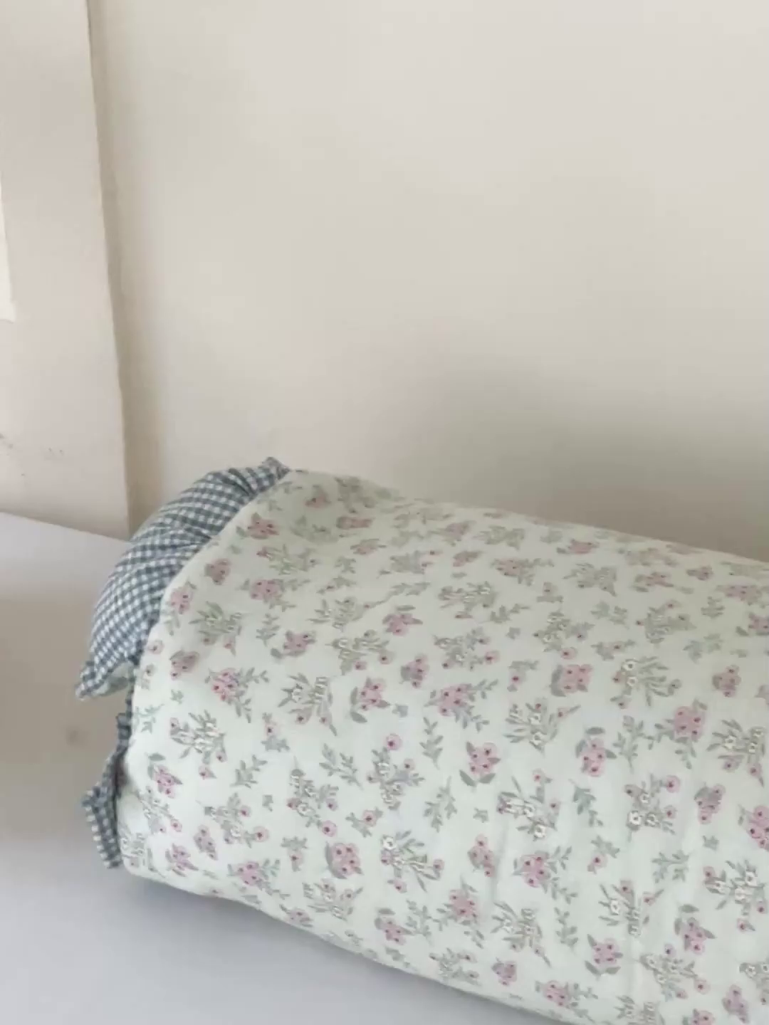91家纺网 家纺一手货源 找家纺  亦帆2025新款爆款田园兔-全棉双层纱荞麦枕芯卡通儿童学生成人护颈枕 天园兔-花型5 20*50一只