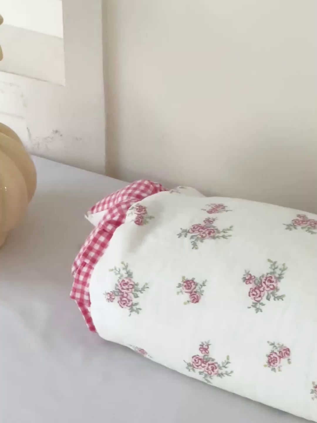 91家纺网 家纺一手货源 找家纺  亦帆2025新款爆款田园兔-全棉双层纱荞麦枕芯卡通儿童学生成人护颈枕 天园兔-花型22 20*50一只