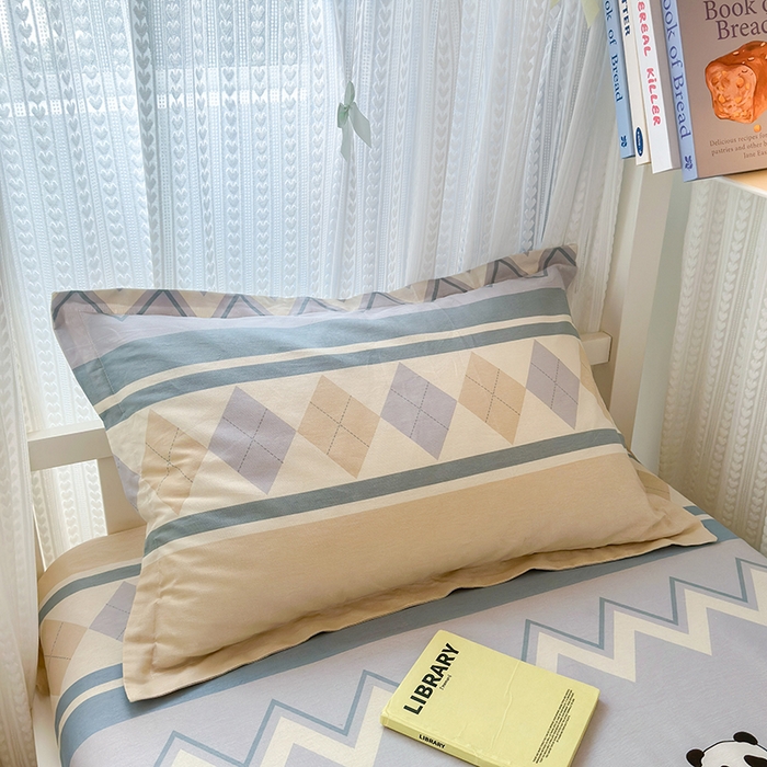 91家纺网 家纺一手货源 找家纺 拾物记 2025新款A类棉学生印花三件套 调皮熊猫