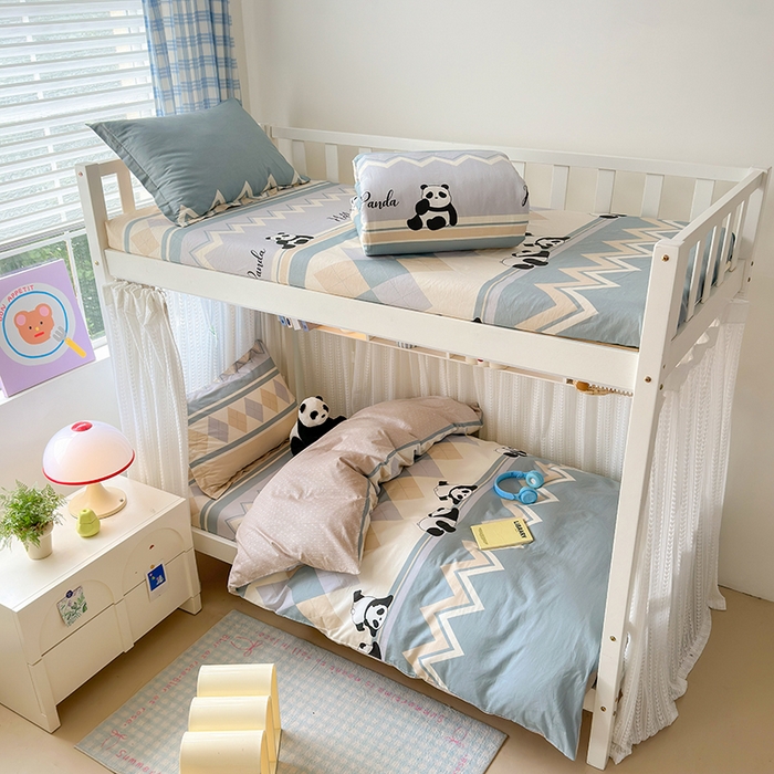 91家纺网 家纺一手货源 找家纺 拾物记 2025新款A类棉学生印花三件套 调皮熊猫