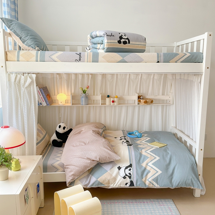 91家纺网 家纺一手货源 找家纺 拾物记 2025新款A类棉学生印花三件套 调皮熊猫