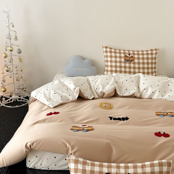 91家纺网 家纺一手货源 找家纺 时光里2025新款100S卡通风贡缎毛巾绣四件套-第一波 蛋糕先生