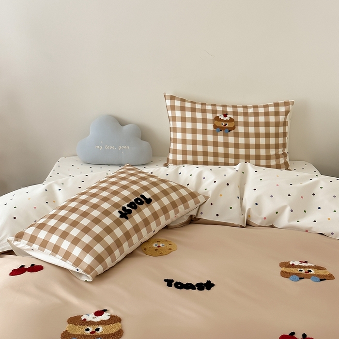 91家纺网 家纺一手货源 找家纺 时光里2025新款100S卡通风贡缎毛巾绣四件套-第一波 蛋糕先生