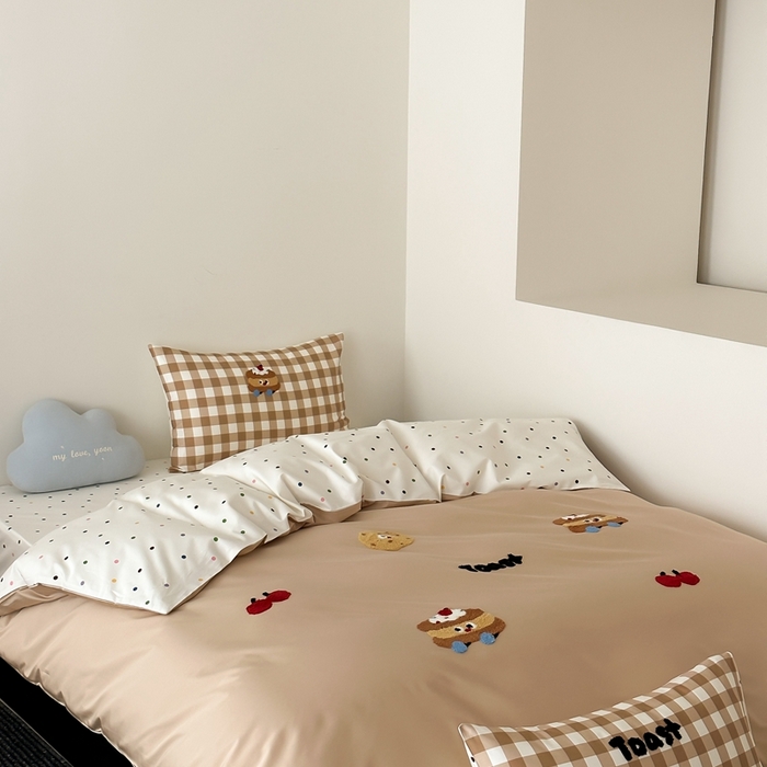 91家纺网 家纺一手货源 找家纺 时光里2025新款100S卡通风贡缎毛巾绣四件套-第一波 蛋糕先生